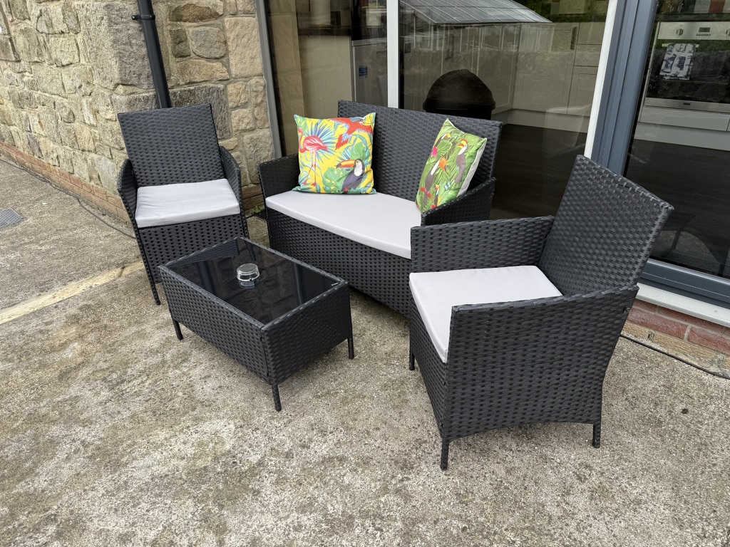 ct-exterior-seating